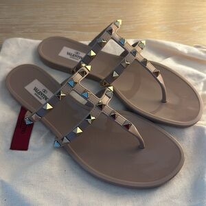 Valentino Garavani 5mm Rockstud Pvc Thong Sandal - Poudre - size 7B